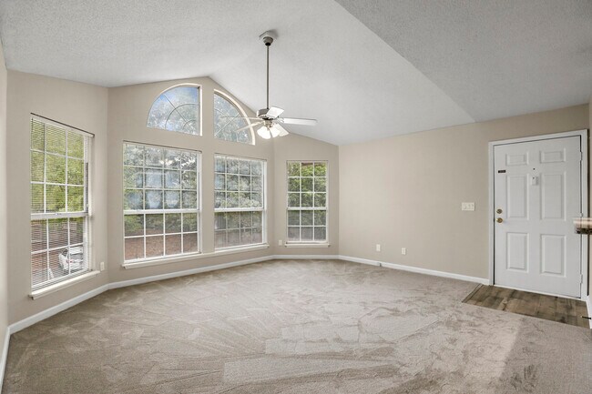 Foto del edificio - 903 Wentworth Ct