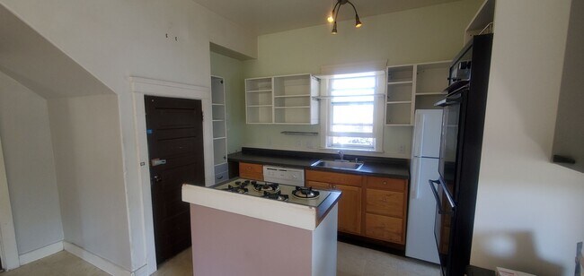 Foto del edificio - Pre-leasing August - 4bd/2ba