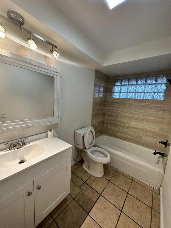 Foto del edificio - 3529 Hillside Dr