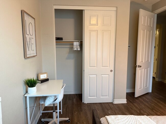 Foto del edificio - 10968 Elkwood Cir