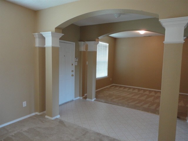 Building Photo - 457 Cloverleaf Drive