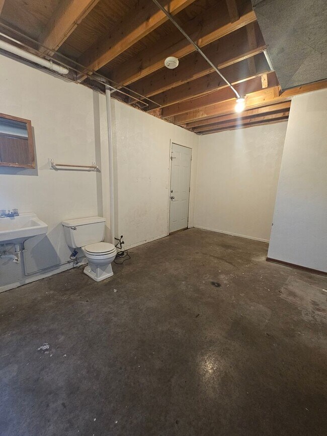 Building Photo - 754-756 W 61st St.