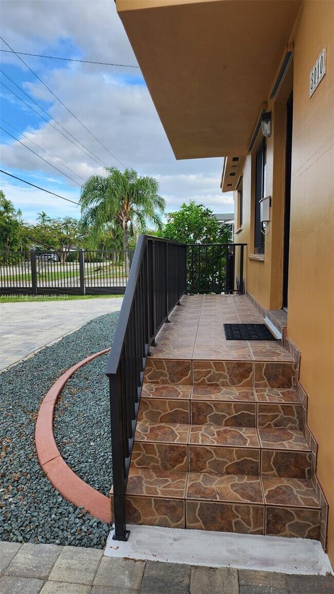 Building Photo - 8010 SW 16th St