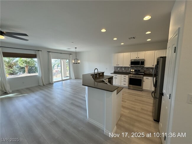 Foto del edificio - 2335 Meteor Shower St