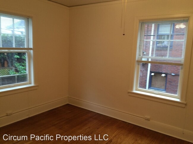 Building Photo - 1 br, 1 bath Apartment - 2062 NW Marshall St.