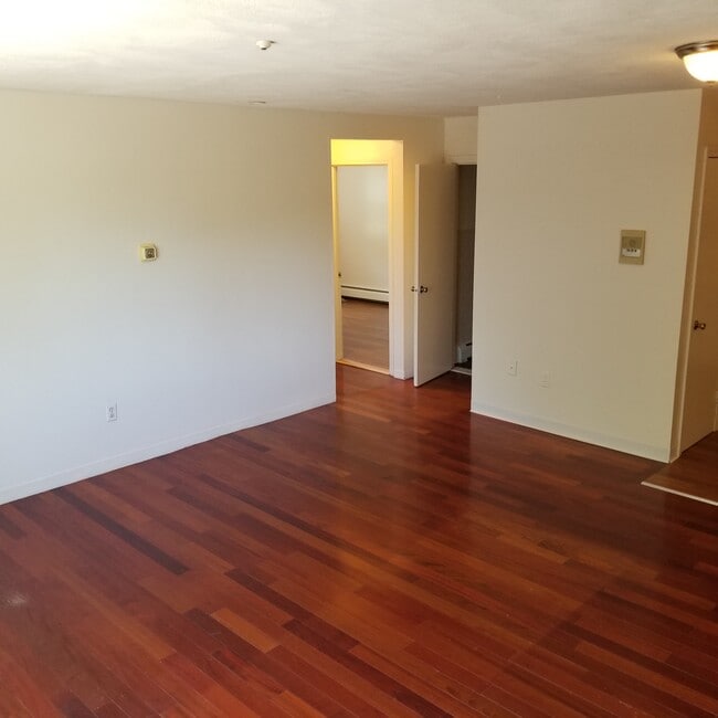Building Photo - 138 Willard St