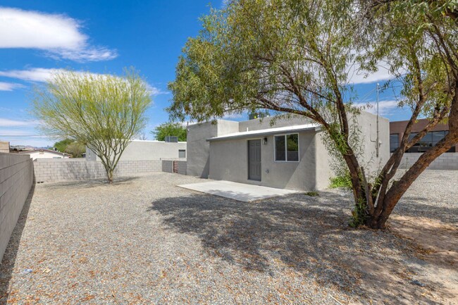 Foto del edificio - 948 E Waverly St