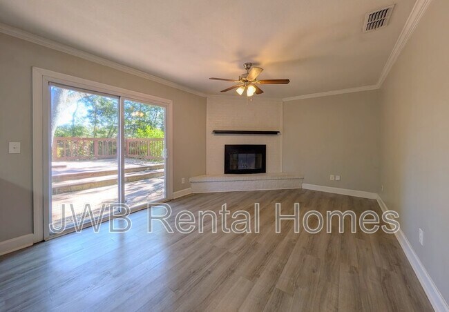 Foto del edificio - 8583 Blackberry Ln E