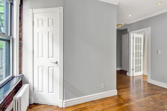 Building Photo - 416 E 13th St