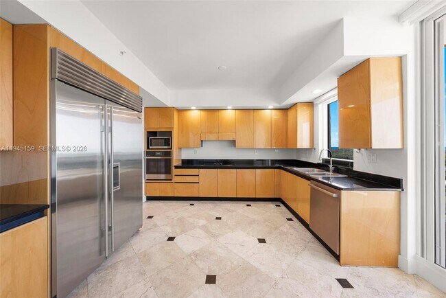 Foto del edificio - 789 Crandon Blvd