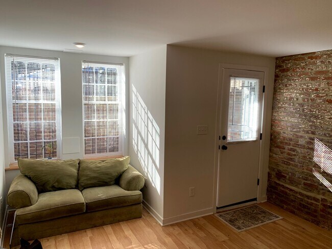 Building Photo - 660 E St NE