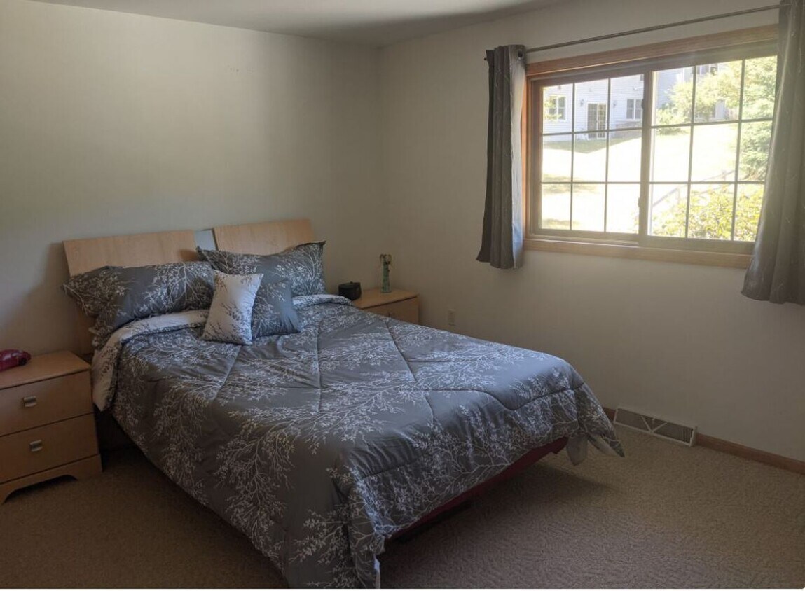 Foto principal - 4 BEDROOM - 2 BATH HOME