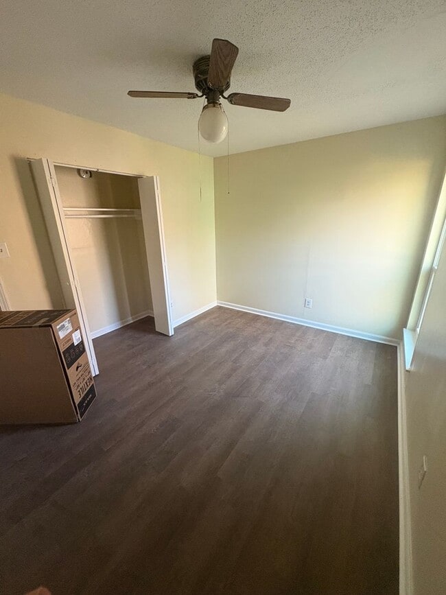 Building Photo - 4 bedroom home in Sherwood. Central air and heat.