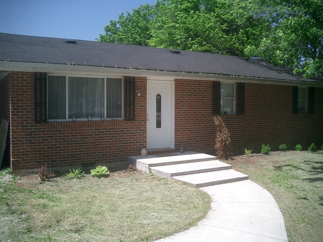 53 Clayton Ln S, Morehead, KY 40351 House Rental in Morehead, KY