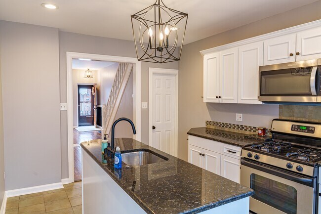 Photo - 2523 S Rosewood St House