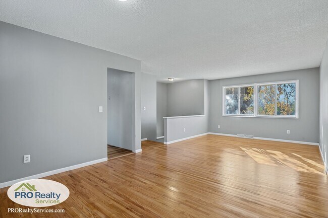 Foto del edificio - 4 Bedroom Home in Anoka