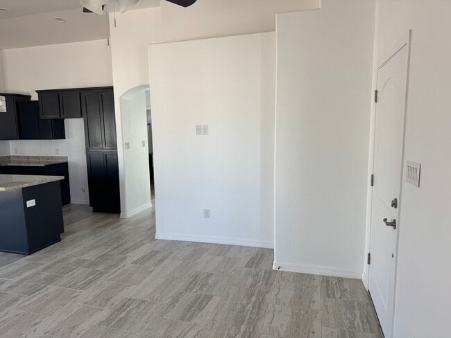 Foto del edificio - Brand New 3 bedroom home with 2 car garage...