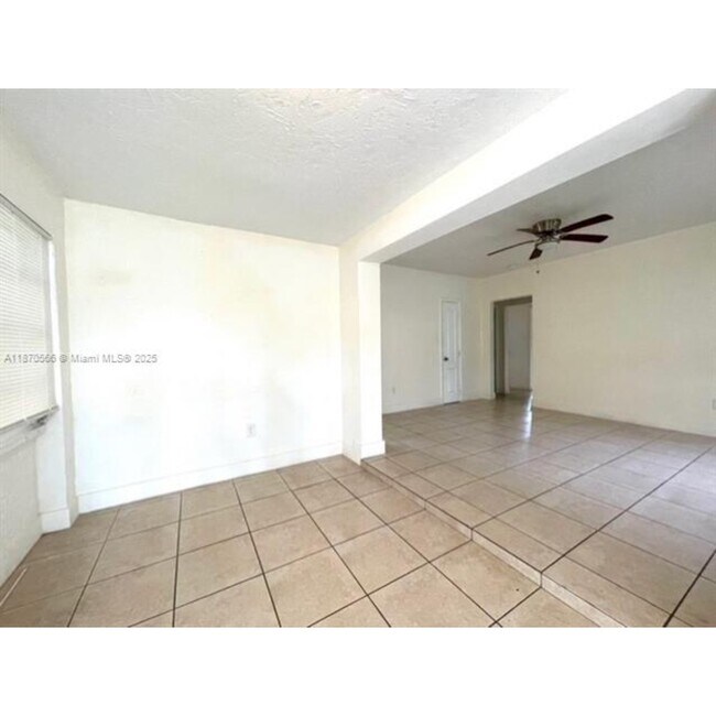 Foto del edificio - 1015 NW 42nd St