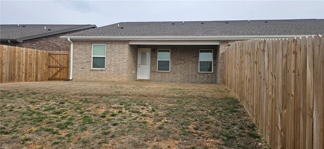 Building Photo - 523 NW 68th Ave