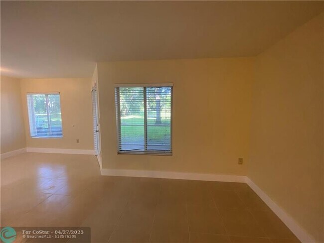 Foto del edificio - 2485 NW 33rd St