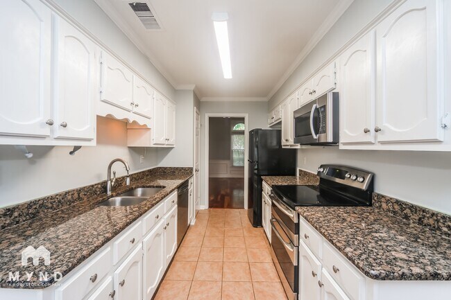 Foto del edificio - 8464 Buckhurst Rd