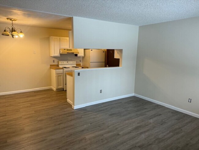 Building Photo - Gorgeous Remodeled Townhome! Cherry HDWD Floors, Attached Garage!