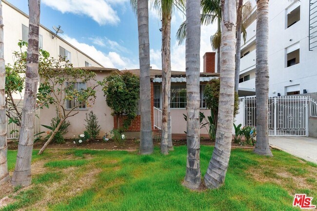 Foto del edificio - 4360 McLaughlin Ave