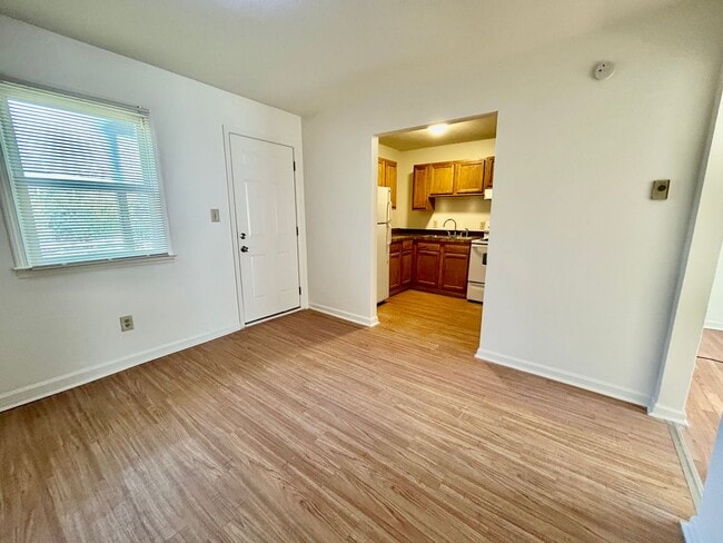 Building Photo - MAC190