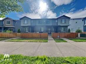 Building Photo - 2138 NE 4 Seasons Ln