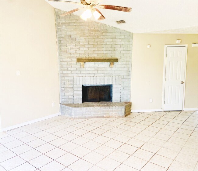 Foto del edificio - 15822 Baybriar Dr