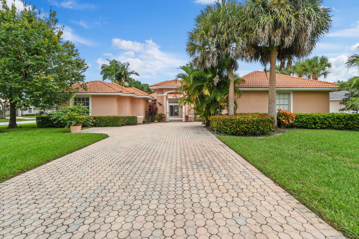 Foto principal - 4842 SW Golfside Dr