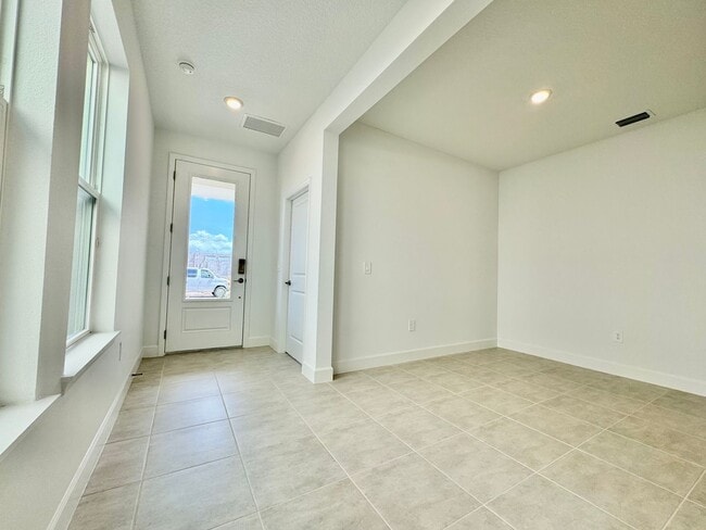 Building Photo - Brand New 4 bed, 3.5 bath Home in Horizon ...