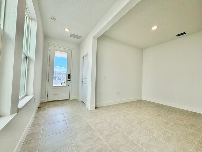Foto del edificio - Brand New 4 bed, 3.5 bath Home in Horizon ...