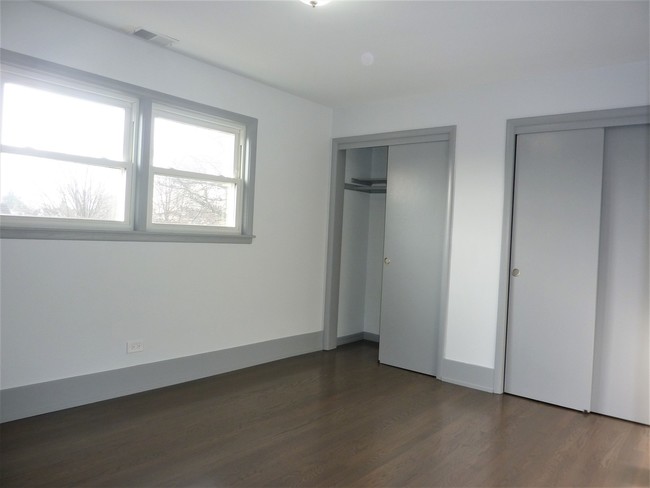 Building Photo - 5633 S Kenneth Ave