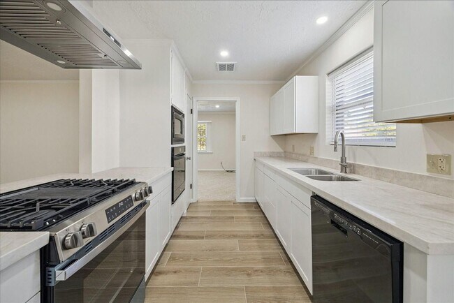 Foto del edificio - 9631 Philmont Dr