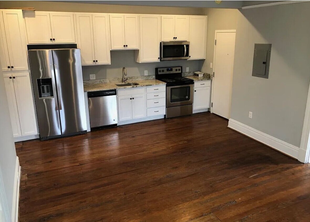 Foto principal - 101 E Clay St