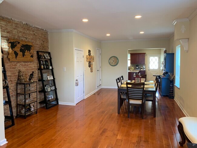 Building Photo - 432 Martin St