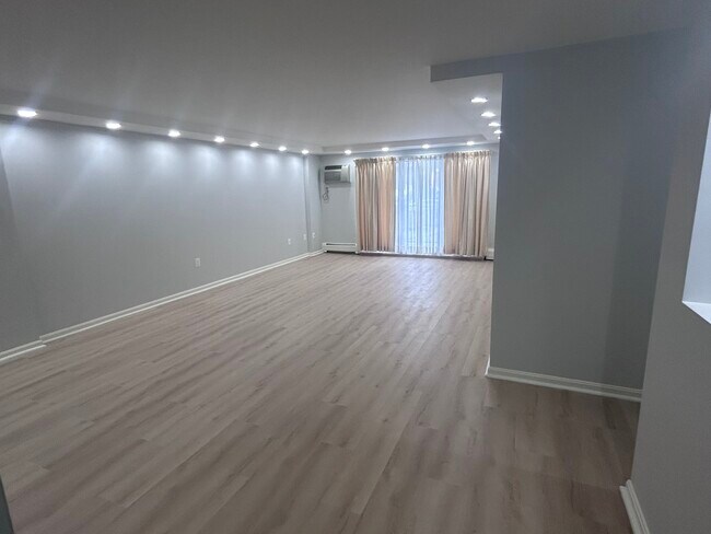 Building Photo - 131 Coolidge Ave