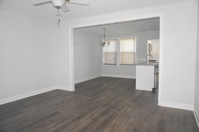 Foto del edificio - Completely Renovated 3 Bedroom w/ Garage i...