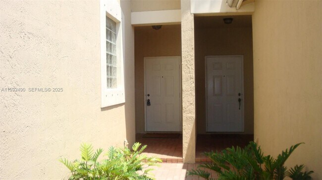 Foto del edificio - 3825 Tree Top Dr