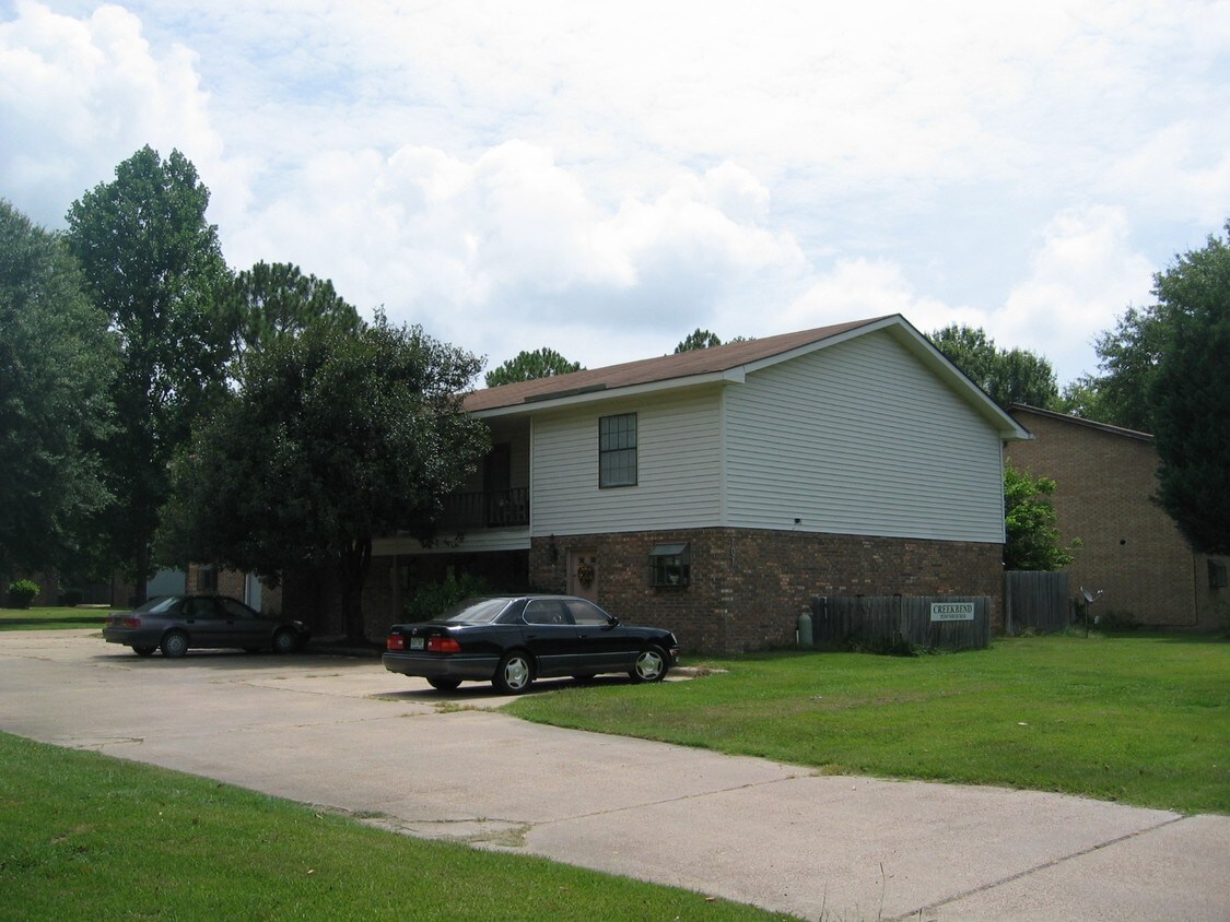 Primary Photo - 103 Creek Bend St