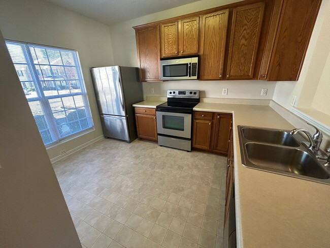 Building Photo - 3 Bedroom | 2.5 Bathroom Townhome *MOVE IN...