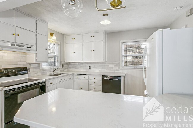 Foto del edificio - College Hill Gem!