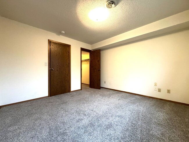 Building Photo - Cliffwood Apartments III