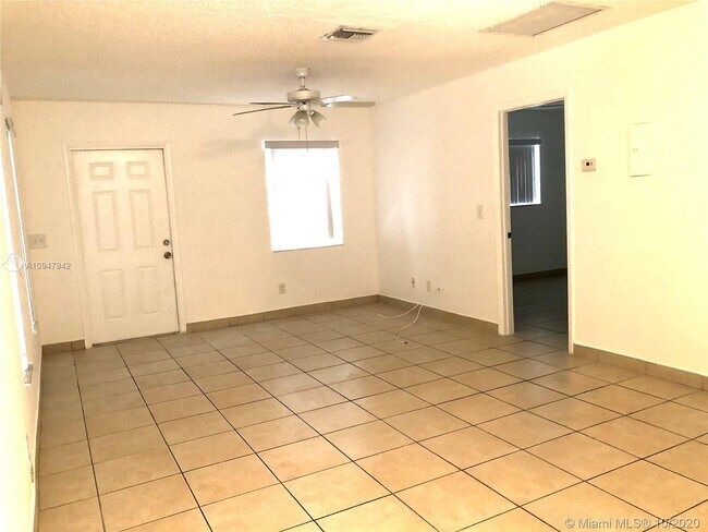 Foto del edificio - 1670 Harding St