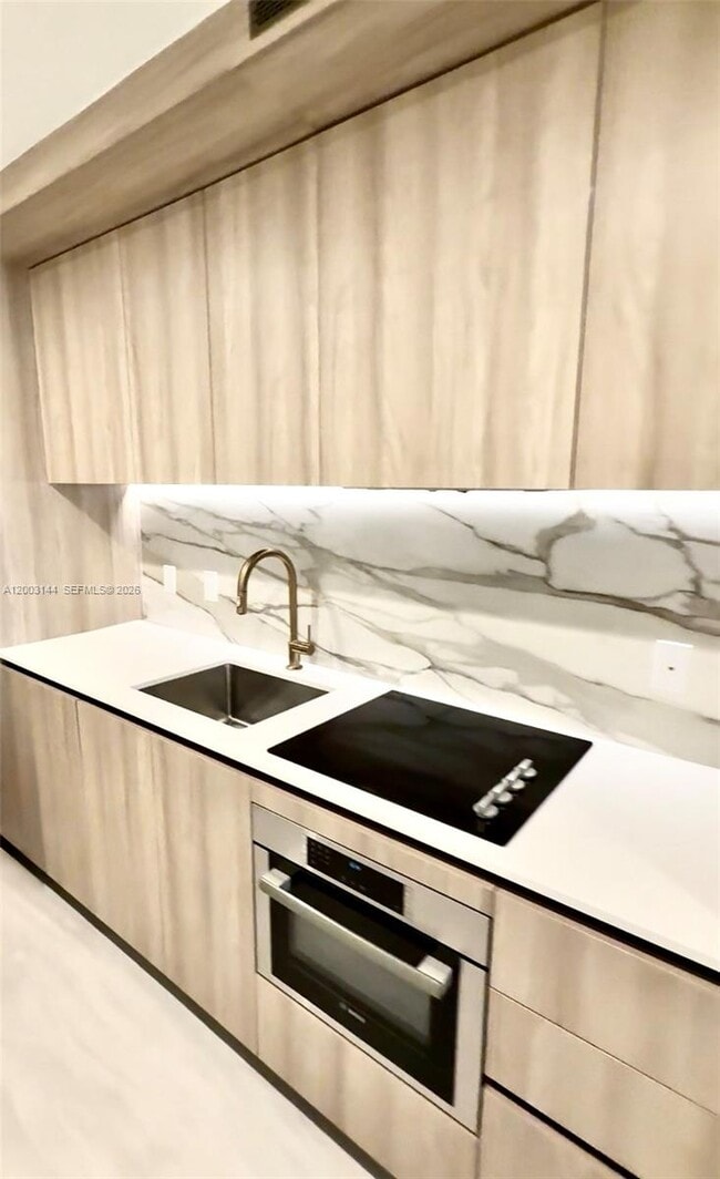 Foto del edificio - 77 SE 5th St