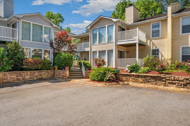 Building Photo - 803 Augusta Dr