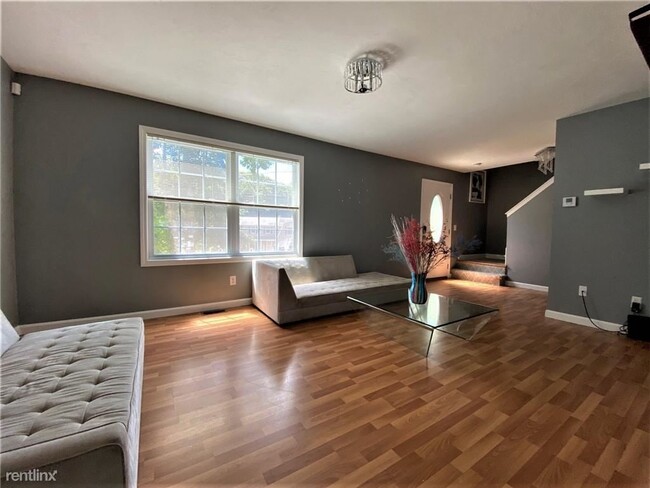 Building Photo - 3 br, 2 bath House - 303 Reservoir Ave