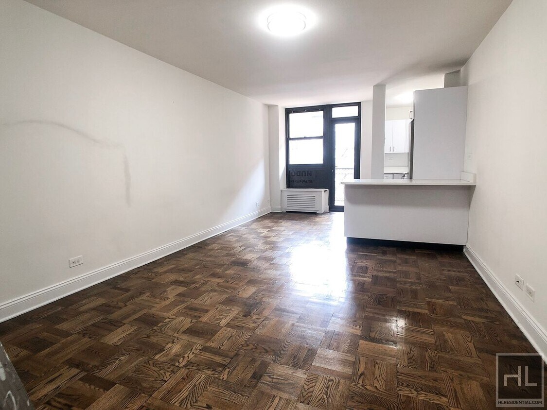 Primary Photo - EAST 35 STREET