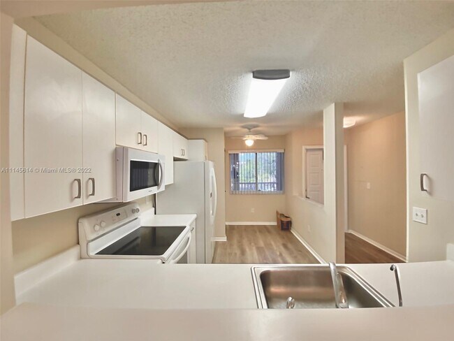 Foto del edificio - 9511 Weldon Cir